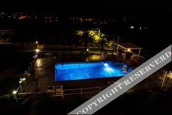 Royal Cove Hotel Jennings 外观 照片